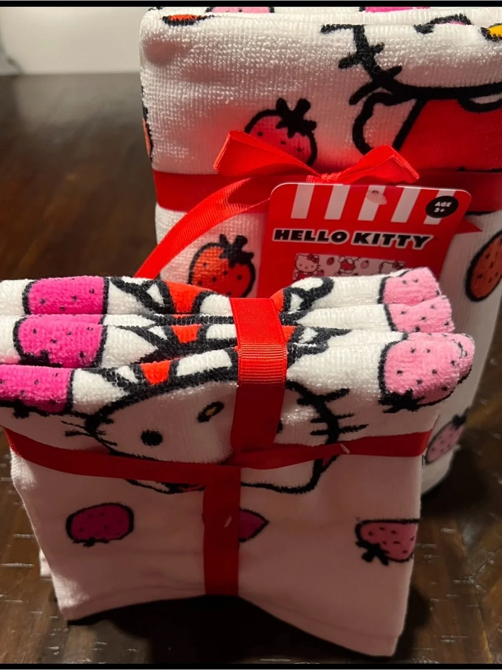Hello Kitty Super Soft Berries Hand Towels & Washcloth Set of 6